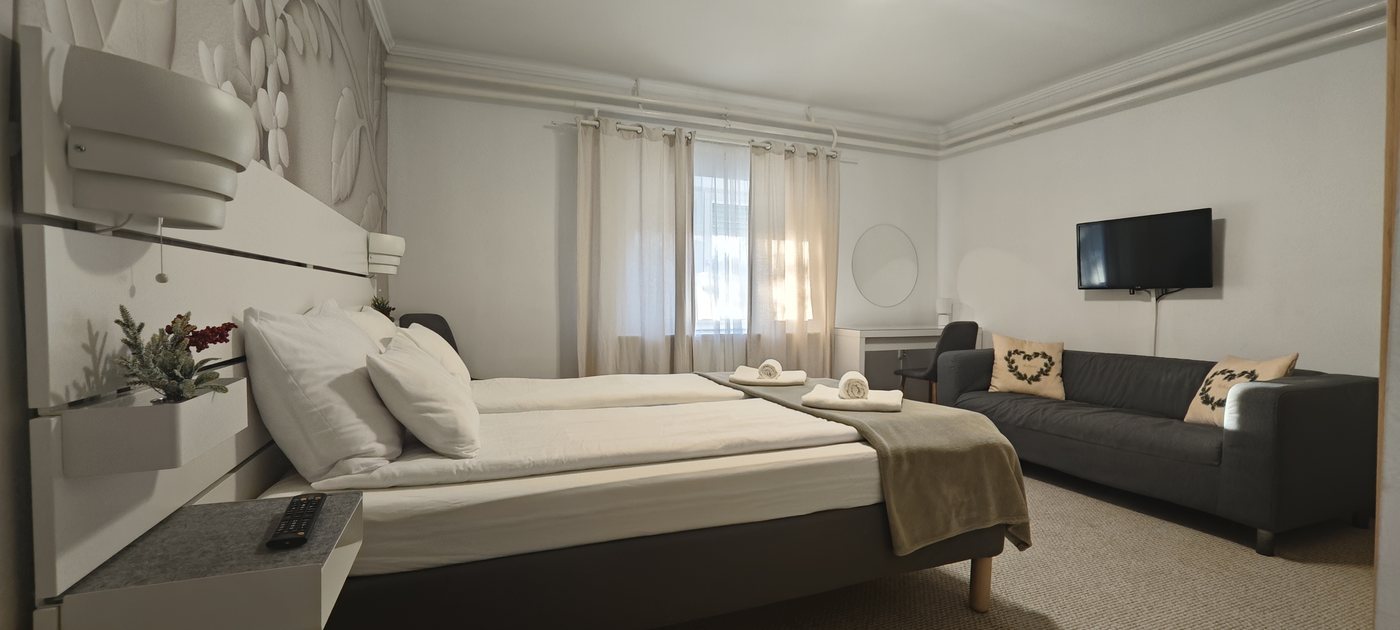 Lugas Apartman 2 – hálószoba kanapéval